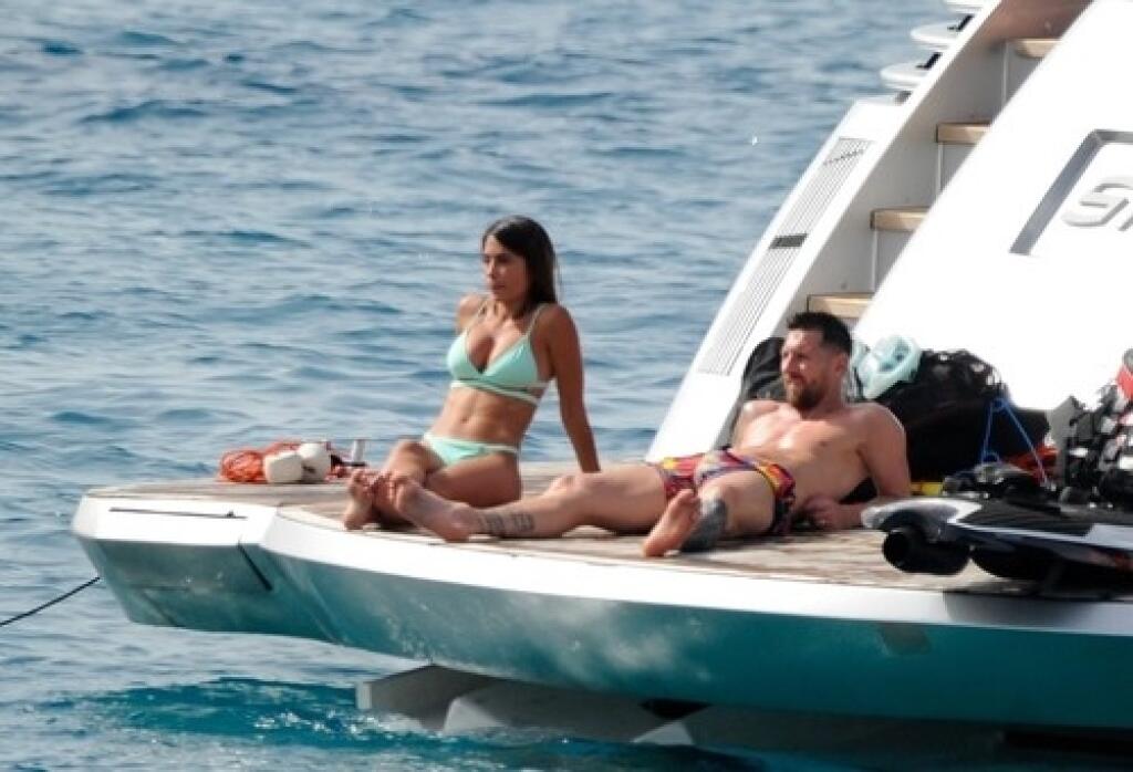 Lionel Messi and wife Antonela Roccuzzo spotted on a yacht in Ibiza