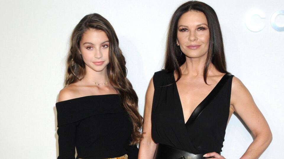 Carys Zeta Douglas s mamou Catherine Zeta-Jones