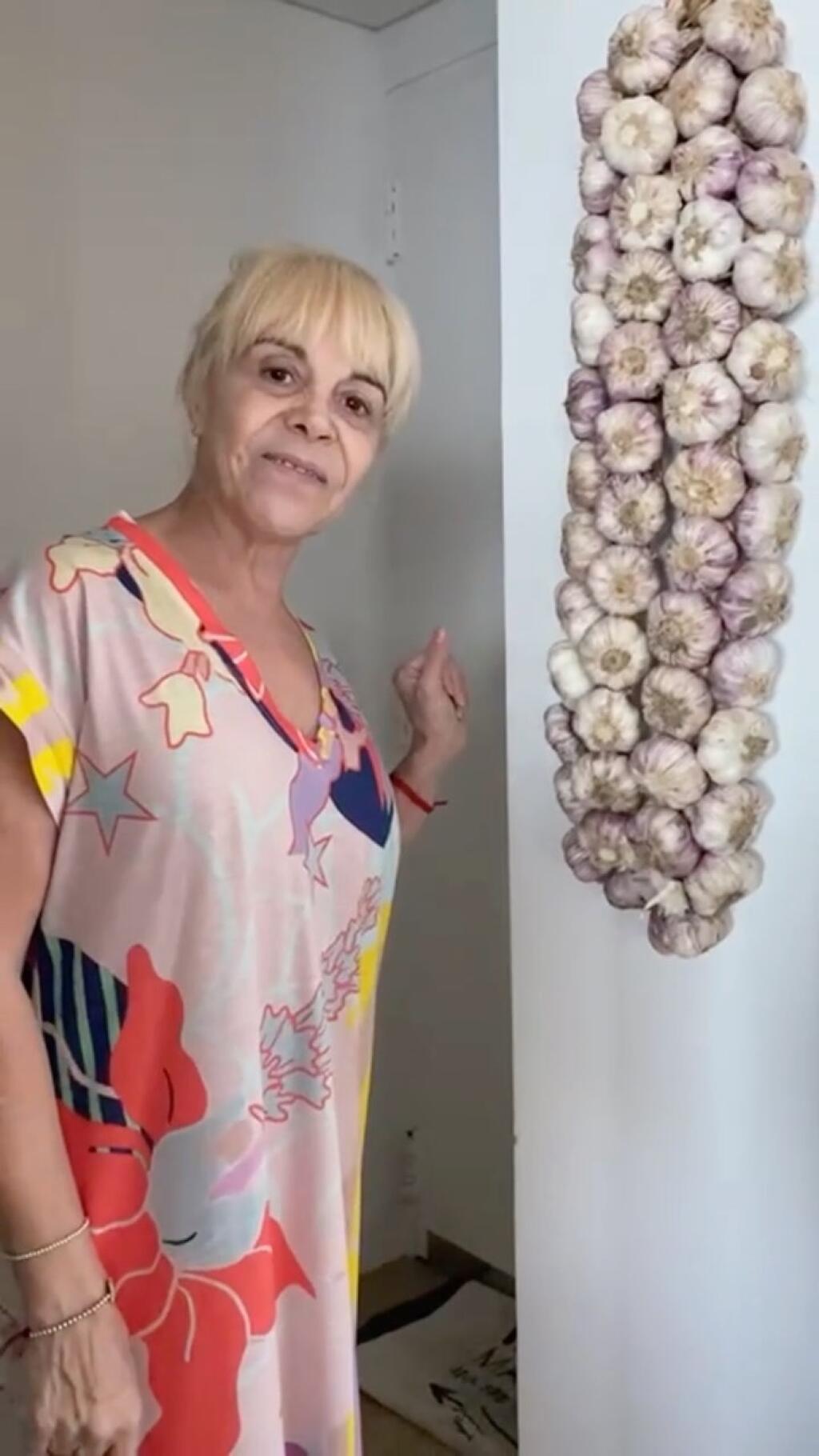 Aj po vypadnutí zo súťaže sa Villafaneová najradšej fotila v kuchyni či pri jedla.