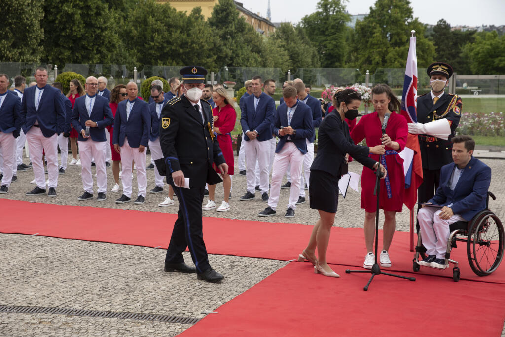 Slovenskí oympionici skladajú prisahu do rúk prezidentky Zuzany Čaputovej pred odletom do Tokia.
