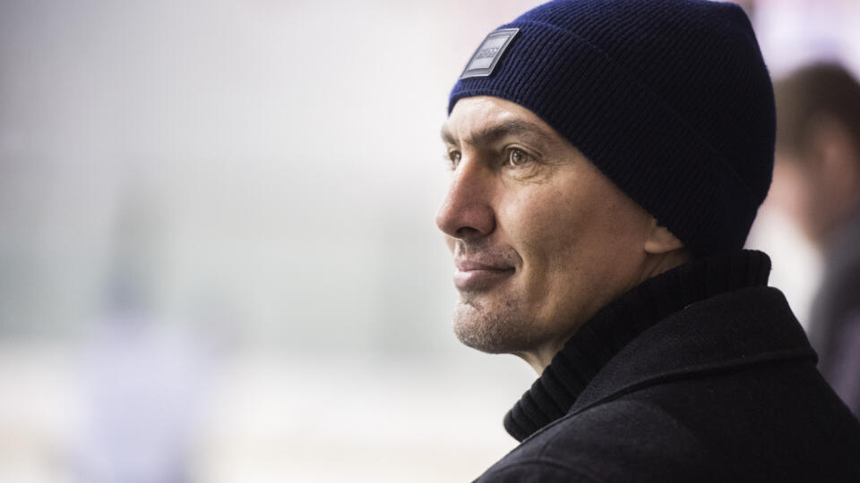 Na snímke prezident Slovenského zväzu ľadového hokeja (SZĽH) a generálny manažér reprezentácie Miroslav Šatan počas tréningu slovenskej hokejovej reprezentácie v rámci kempu pred MS 2023 v Bratislave 11. apríla 2023. FOTO TASR - Jaroslav Novák
