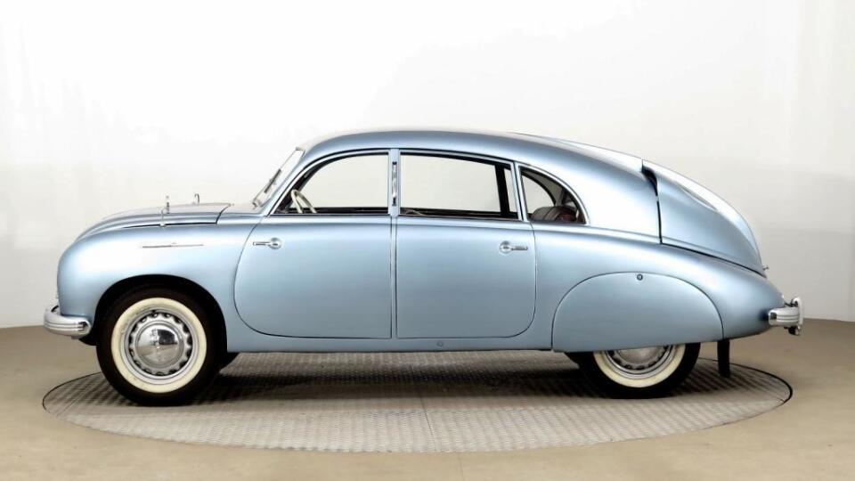 Tatra 600.