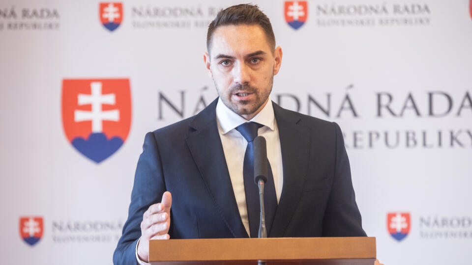 GYIMESIHO OBRANA „Nikto príčetný predsa nemôže považovať menšinovú politiku - najmä ak nejde proti záujmom Slovenskej republiky - za rozdúchavanie národnostných vášní.“