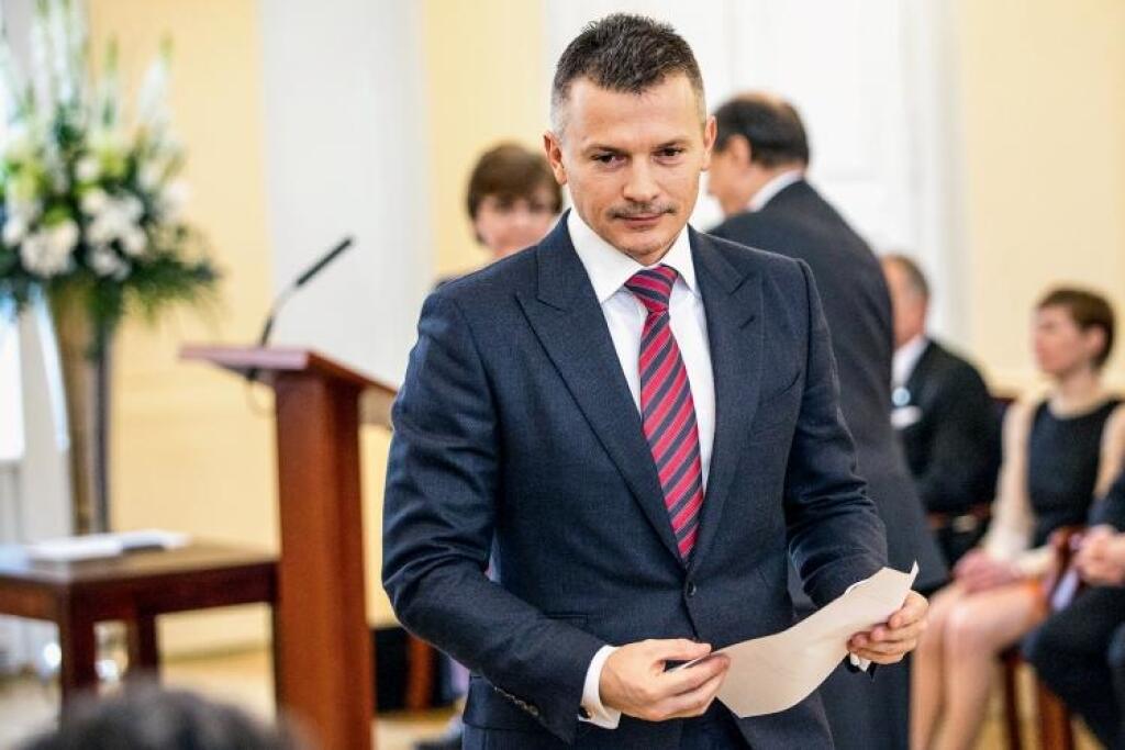 Prečo sa Brhel nutne potrebuje striasť povesti vplyvného oligarchu Smeru