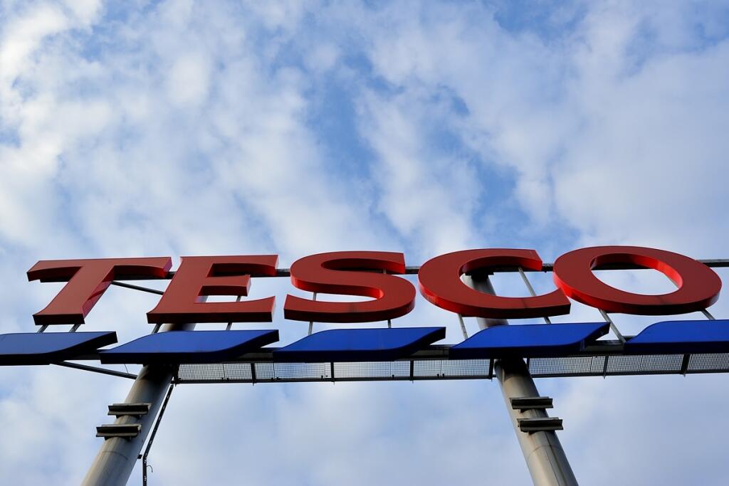 Tesco sa snaží vylepšiť si povesť darovaním prebytočného jedla