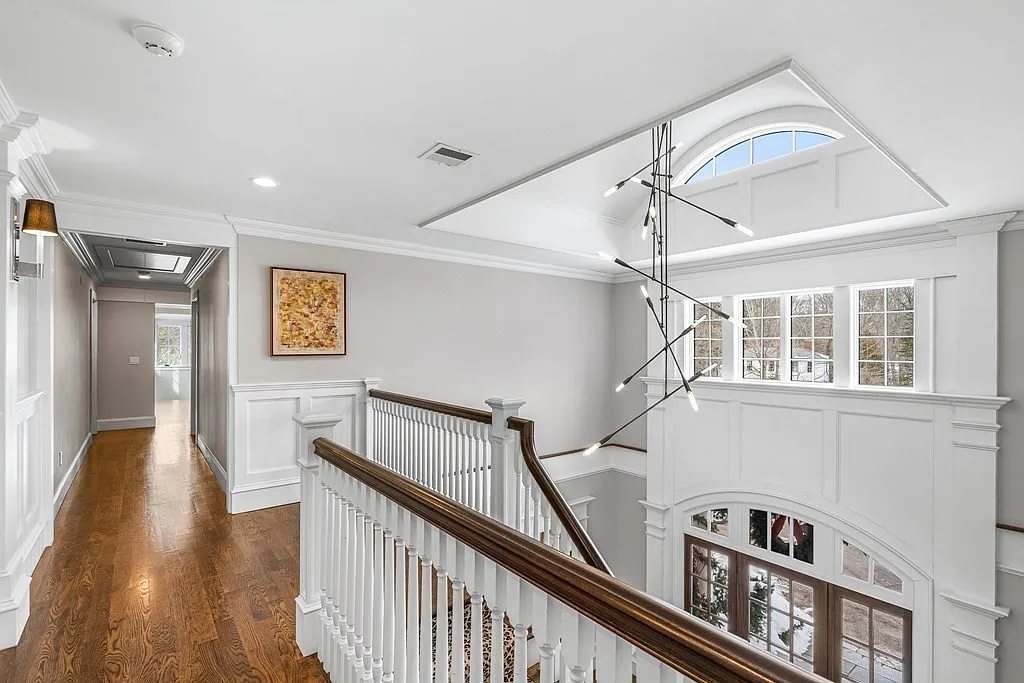 Podľa webu truepeoplesearch.com Zdeno aj jeho manželka bývajú v meste Weston západne od Bostonu. Luxusná vila vo vychytenej štvrti podľa realitného portálu zillow.com má hodnotu 4 milióny dolárov.