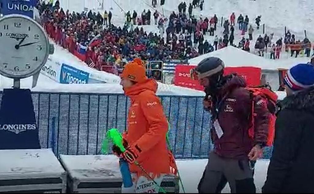 Následne sa obidvaja pobrali do stanu a na ďalšie rozhovory.