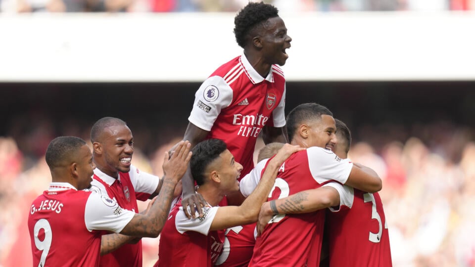 KK35 Londýn - Futbalisti Arsenalu Londýn sa tešia z gólu počas zápasu 9. kola anglickej Premier League FC Arsenal - Tottenham Hotspur 1. októbra 2022 v Londýne. FOTO TASR/AP
Arsenal players celebrate after their teammate Thomas Partey scored his side's opening goal during the English Premier League soccer match between Arsenal and Tottenham Hotspur, at Emirates Stadium, in London, England, Saturday, Oct. 1, 2022. (AP Photo/Kirsty Wigglesworth)