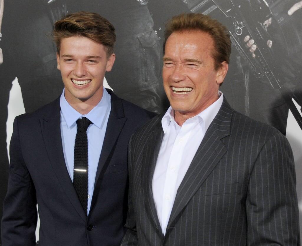 Arnold Schwarzenegger so synom Patrickom, ktorý sa po vzore otca venuje nehnuteľnostiam.