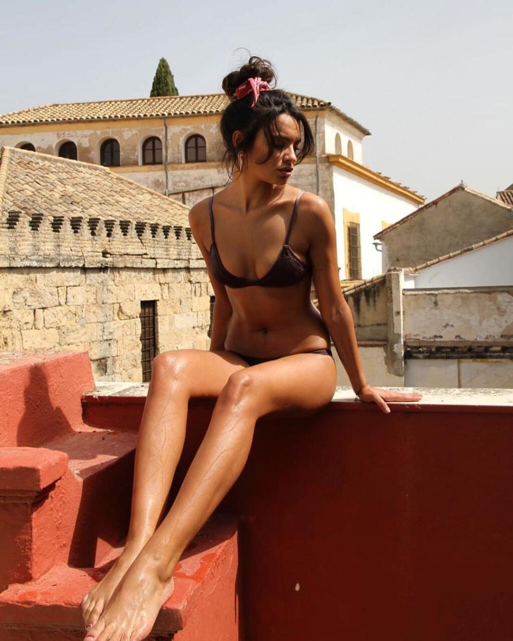 Krásna Mariam sa živí ako fotomodelka a niektoré jej zábery sú poriadne pikantné.