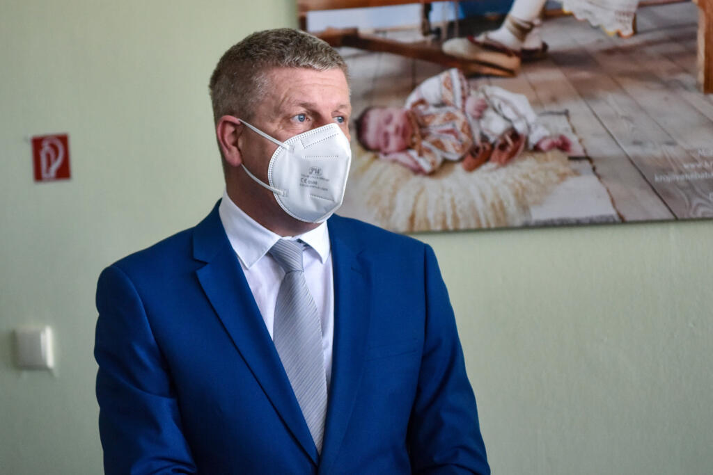 Na snímke minister zdravotníctva SR Vladimír Lengvarský počas návštevy Gynekologicko-pôrodníckej kliniky Univerzitnej nemocnice Bratislava (UNB) Ružinov 8. marca 2022 v Bratislave. FOTO TASR - Pavol Zachar