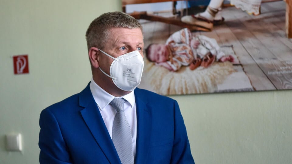Na snímke minister zdravotníctva SR Vladimír Lengvarský počas návštevy Gynekologicko-pôrodníckej kliniky Univerzitnej nemocnice Bratislava (UNB) Ružinov 8. marca 2022 v Bratislave. FOTO TASR - Pavol Zachar