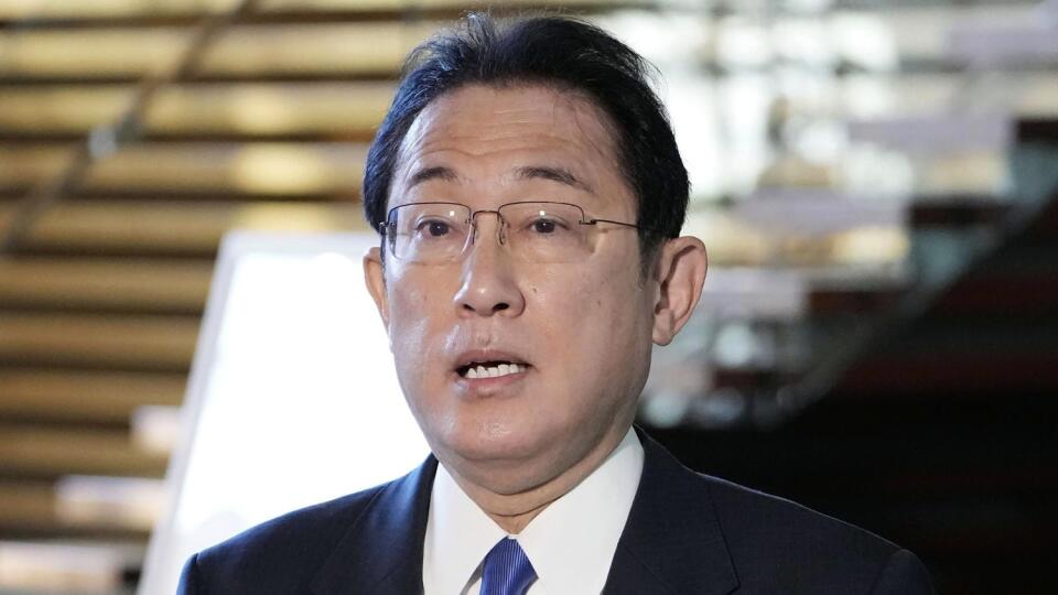 EBE 31 Tokio - Japonský premiér Fumio Kišida počas tlačovej konferencie po správe o pravdepodobnom odpálení balistickej strely z KĽDR do Japonského mora v Tokiu 5. januára 2022. FOTO TASR/AP
Japan's Prime Minister Fumio Kishida meets reporters following a report on North Korea's firing of an unidentified projectile, at his official residence in Tokyo Wednesday, Dec. 5, 2022. North Korea fired a suspected missile into its eastern waters on Wednesday, the South Korean and Japanese militaries said