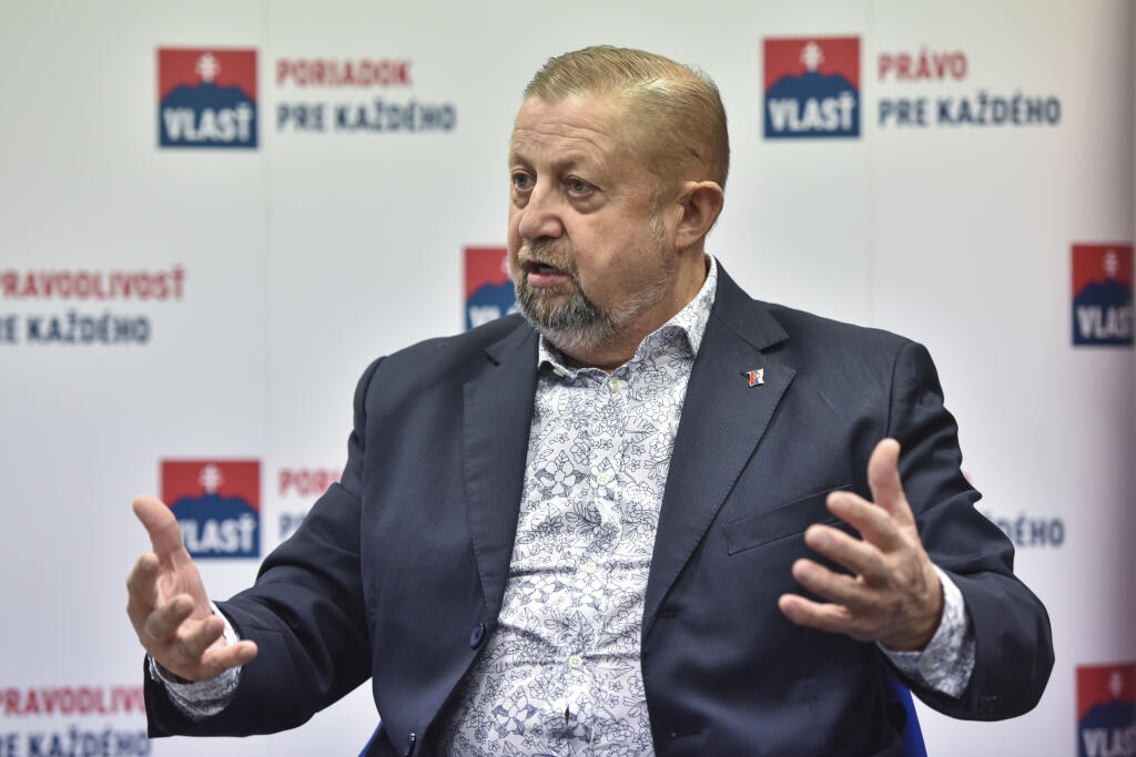 Na snímke predseda politickej strany Vlasť Štefan Harabin počas rozhovoru pre TASR pred februárovými parlamentnými voľbami, 10. februára 2020 v Bratislave. FOTO TASR - Pavol Zachar