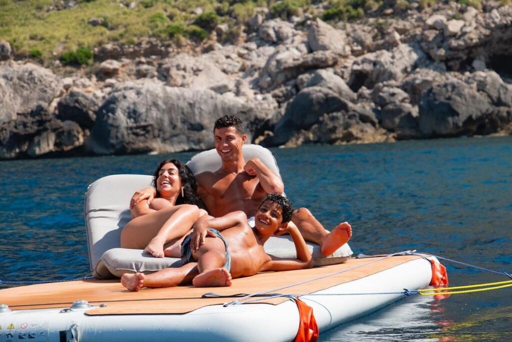Georgina Rodriguezová sa na Instagrame chváli idylickými zábermi z dovolenky.
