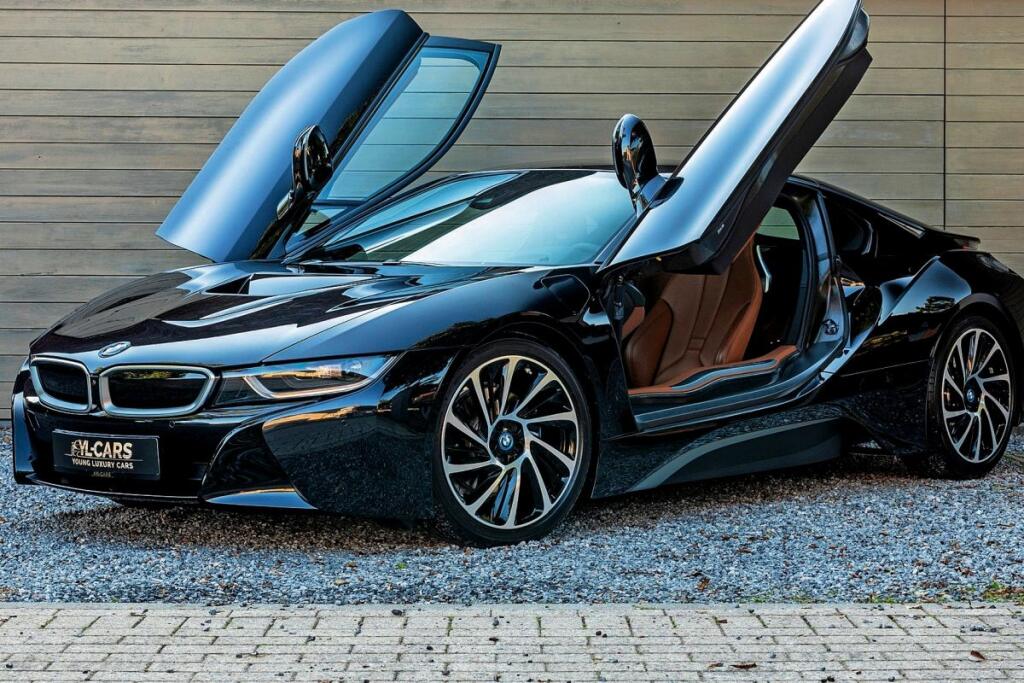 Maradona bol vášnivým autičkárom, vlastnil ich hneď niekoľko, aj toto BMW.