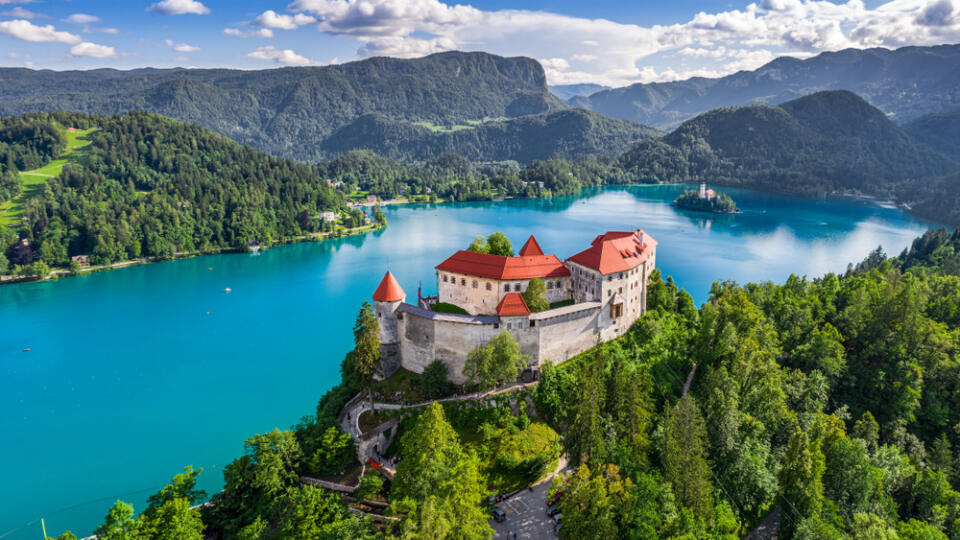 Bled,,Slovenia,-,Aerial,Panoramic,View,Of,Beautiful,Bled,Castle