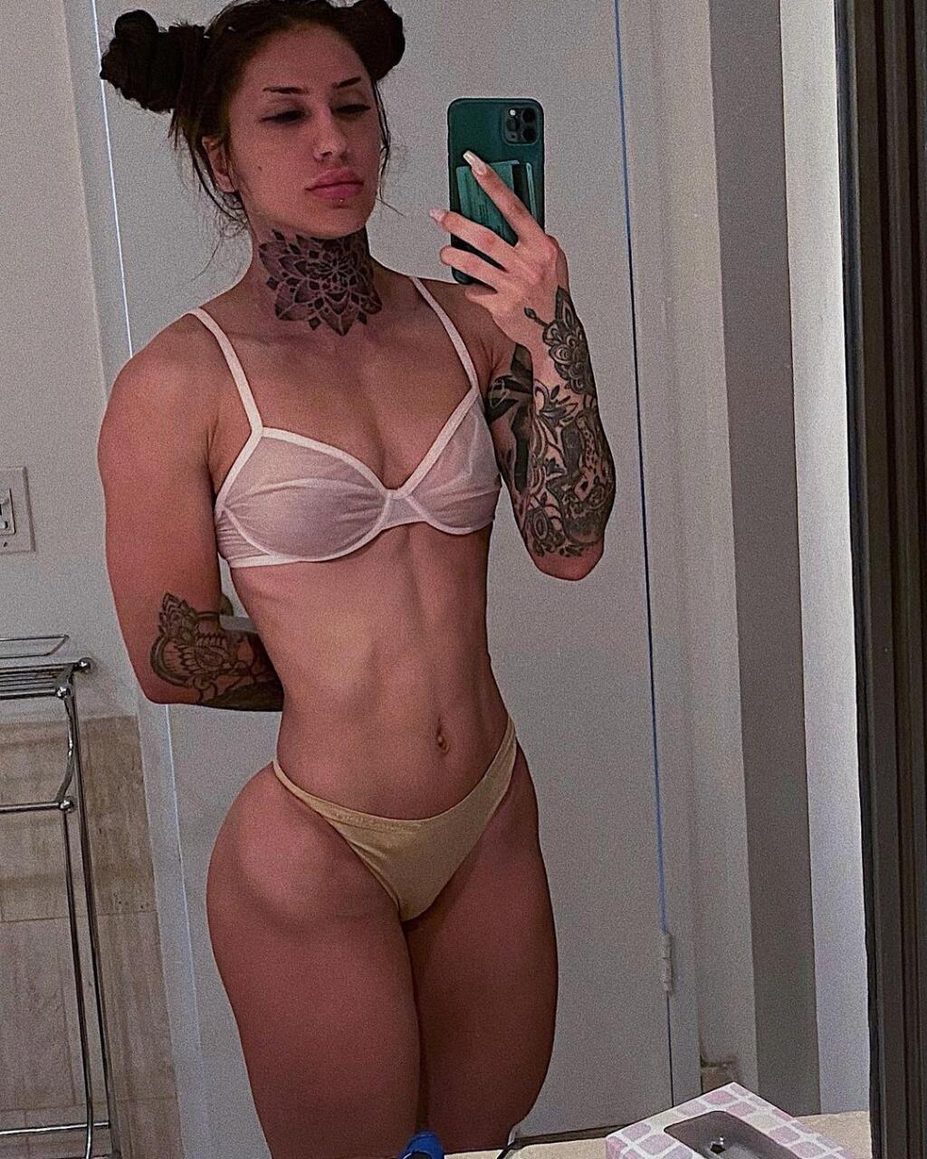 Nabieva sa nebojí odvážnejších póz.