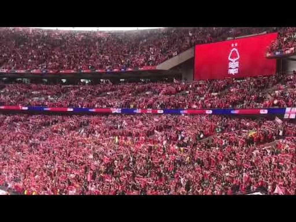 VIDEO Vo Wembley sa strhlo červené peklo, Nottingham je po 25 rokoch medzi elitou