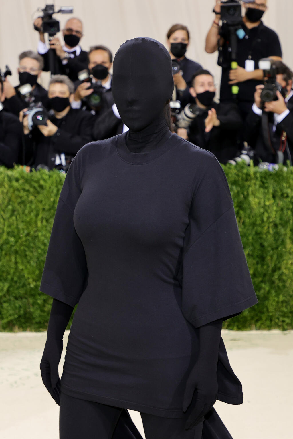 Spoznali by ste pod maskou Kim Kardashian?