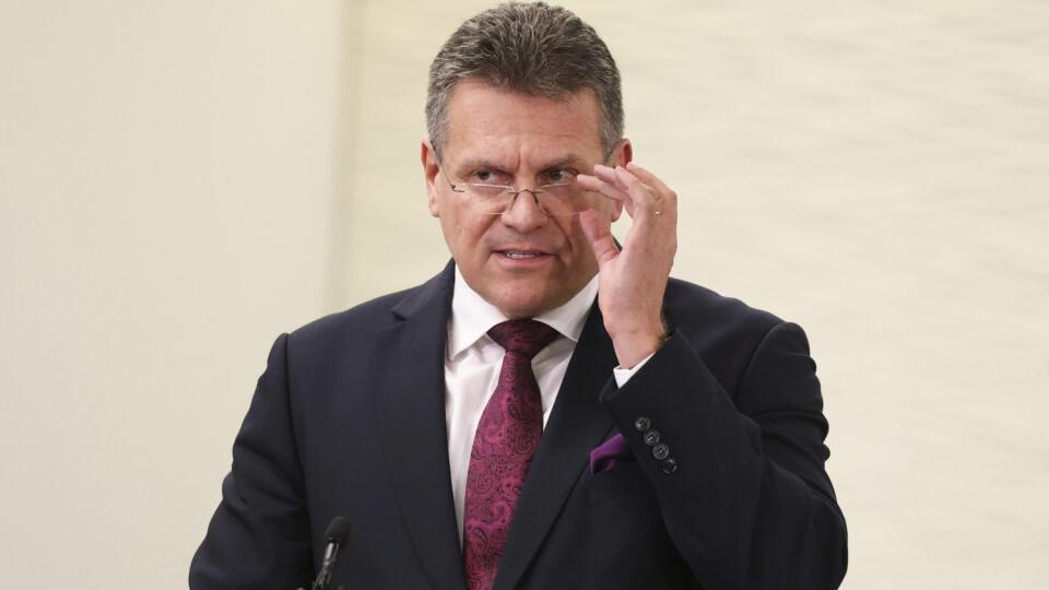 WA 5 Londýn - Podpredseda Európskej komisie (EK) Maroš Šefčovič reční v Európskom dome v Londýne v piatok 12. novembra 2021. Maroš Šefčovič a britský vyjednávač pre brexit David Frost sa stretli v Londýne po štyroch týždňoch rokovaní, ktoré nepriniesli dohodu ohľadne osobitného režimu pre Severné Írsko po brexite. FOTO TASR/AP
EU Commission Vice President Maros Sefcovic speaks at Europe House in London, Friday Nov. 12, 2021, after EU/UK talks at Lancaster House. David Frost for Britain and Mar