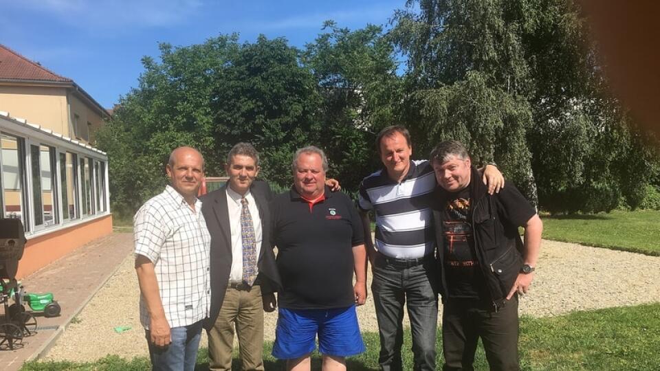 Bývalí spolubojovníci na základnej vojenskej službe v Senici sa stretli po 30 rokoch
