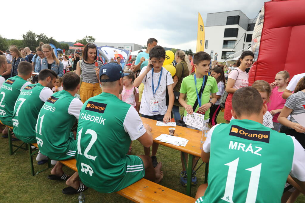 Súčasťou podujatia bola autogramiáda.