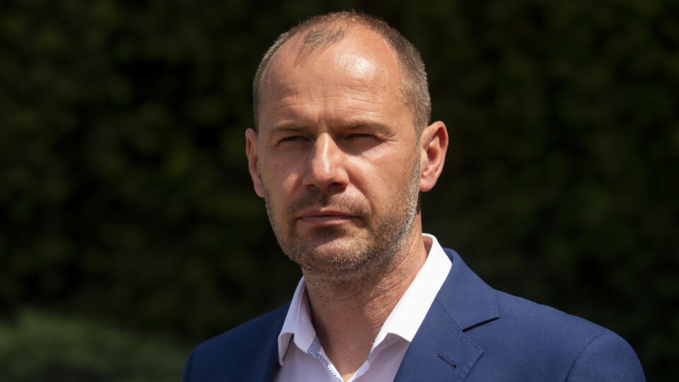 Na snímke generálny manažér Asociácie hotelov a reštaurácií Slovenska (AHRS) Marek Harbuľák počas tlačovej konferencie na tému: Aktuálne otváranie hotelov a reštaurácií, čerpanie pomoci štátu a nutnosť podporiť cestovný ruch cielenými opatreniami v Bratislave v stredu 20. mája 2020. FOTO TASR - Jakub Kotian