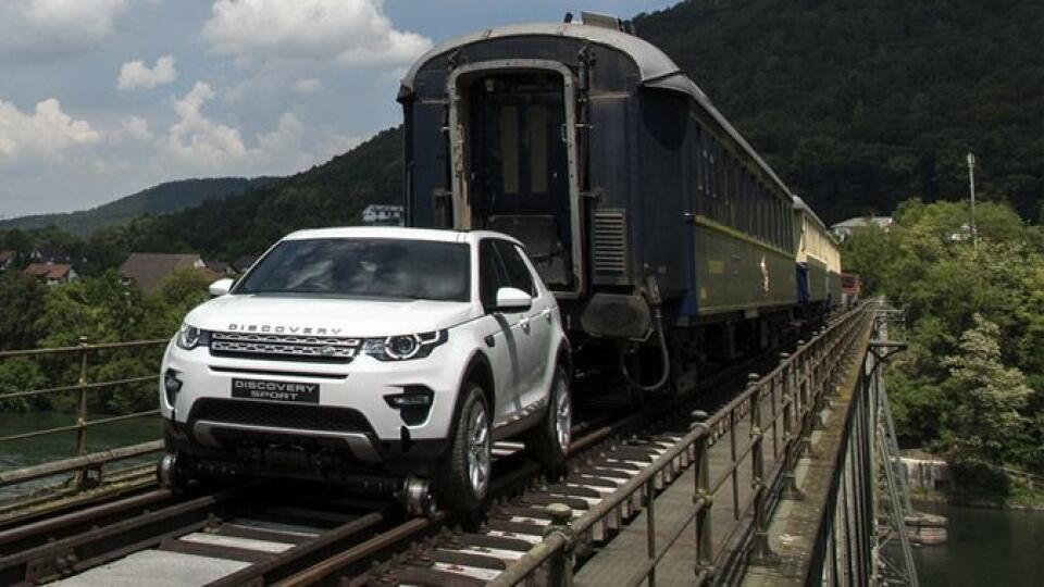 Land Rover Discovery Sport v roli rušňa