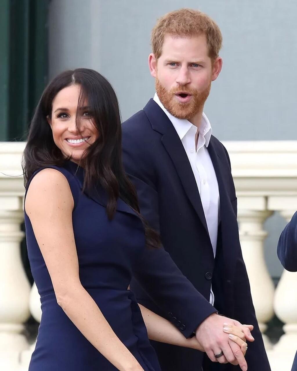 Meghan a Harry sa dobrovoľne vzdali kráľovských titulov a povinností spojených s Harryho pôvodom