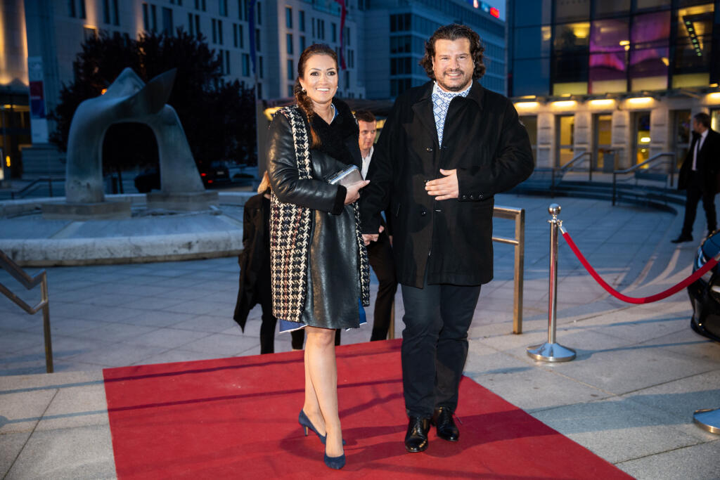 Príchod hostí na galavečer OTO 2019 v Bratislave. Na snímke Karin Majtánová s partnerom Petrom Kremnickým.