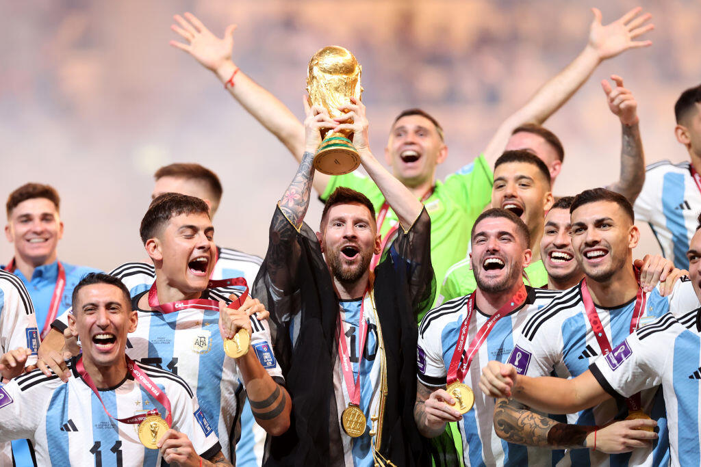 Argentínski futbalisti zvíťazili vo včerajšom finále MS 2022 v Katare proti Francúzsku 4:3 na pokutové kopy a po 36. rokoch sa stali svetovými šampiónmi.