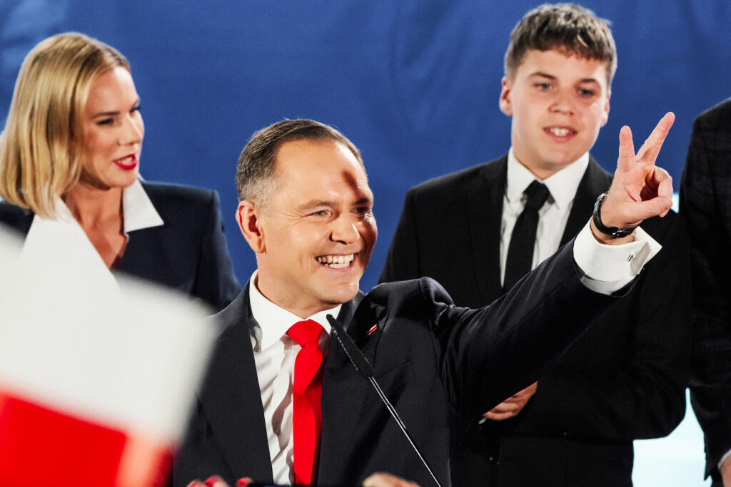 Víťazom poľských prezidentských volieb sa stal konzervatívny kandidát 
Karol Nawrocki.