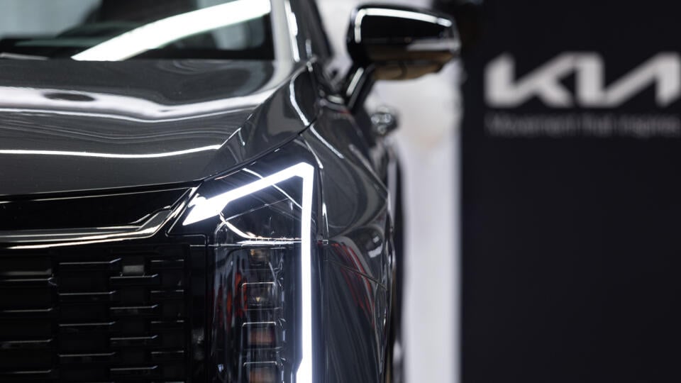 Na snímke nová línia predných svetiel na vynovenej verzii automobilu Kia Sportage v prietoroch Kia Slovakia v stredu 18. júna 2025 v obci Teplička nad Váhom v okrese Žilina. FOTO TASR - Daniel Stehlík