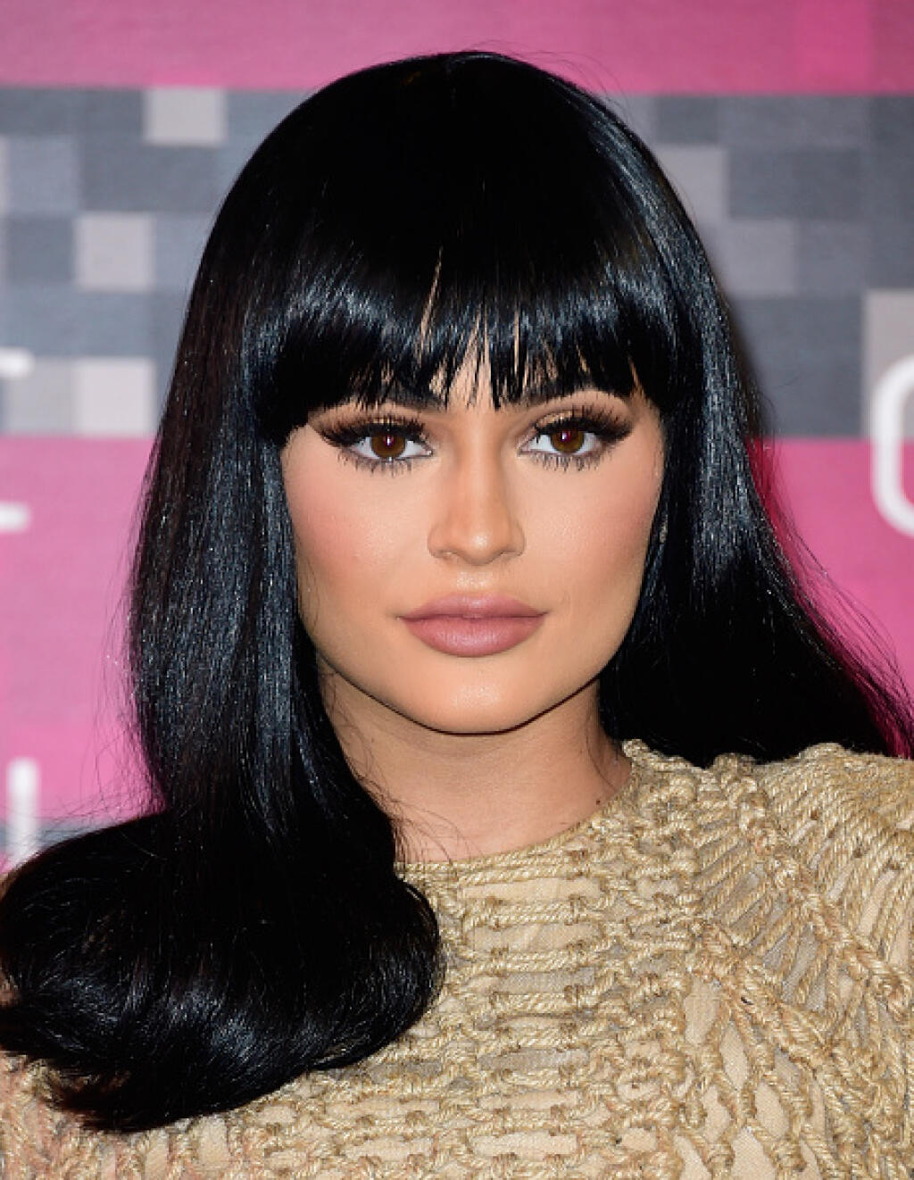 Pred niekoľkými rokmi založila vlastnú značku Kylie Cosmetics, ktorú preslávili rúže a lesky na pery.