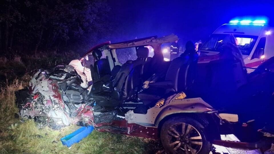 Tragédia na Záhorí: Auto sa zrazilo s kamiónom, polícia hlási jednu obeť