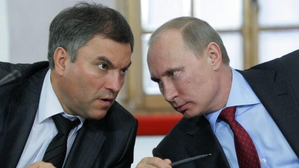 Naryškin (vľavo) je bývalý Putinov kolega z KGB.