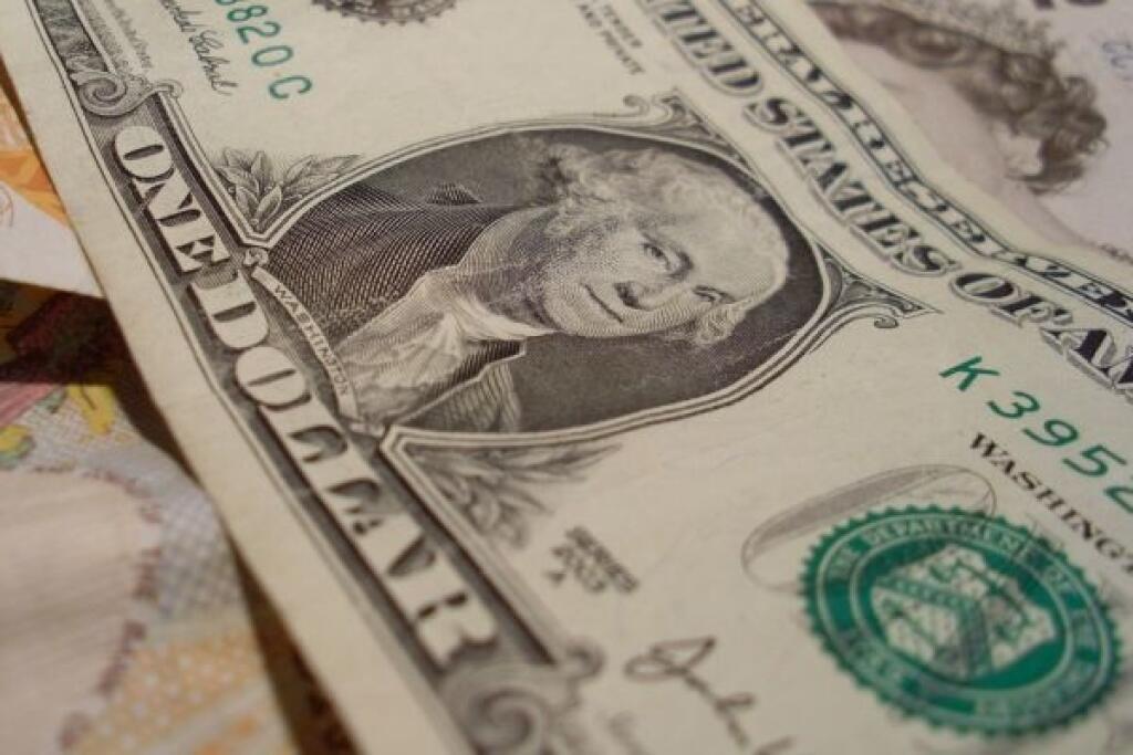 Euro sa priblížilo k ročnému minimu