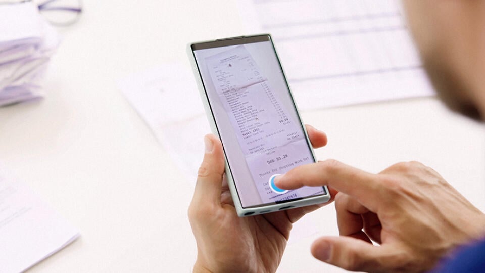 Taking,Receipt,Document,Photo,Using,Phone,Or,Smartphone