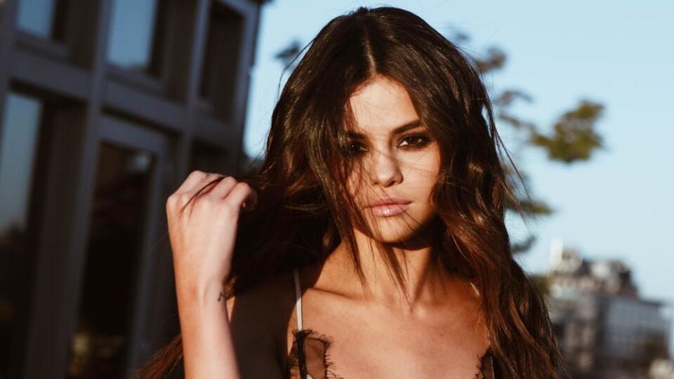 Selena Gomez sa ukázala v reklamnej kampani. Vyzerá ako bohyňa.