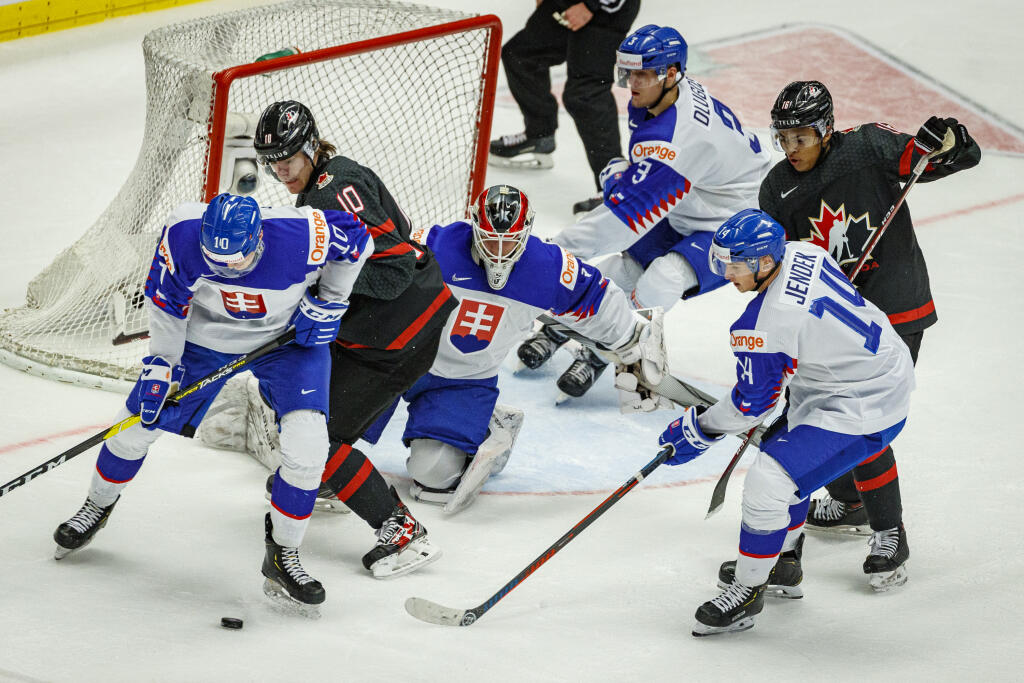 Na snímke Samuel Vyletelka počas zápasu štvrťfinále IIHF Majstrovstiev sveta v ľadovom hokeji hráčov do 20 rokov medzi Kanadou a Slovenskom.