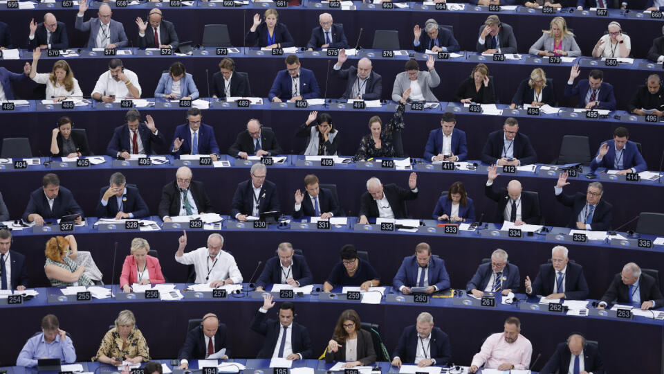 KK29 Štrasburg - Poslanci hlasujú o smernici o obnoviteľných zdrojoch energie 14. septembra 2022 v Európskom parlamente v Štrasbugu. FOTO TASR/AP
Parliament members vote on the Renewable Energy directive, Wednesday, Sept. 14, 2022 at the European Parliament in Strasbourg, eastern France. (AP Photo/Jean-Francois Badias)