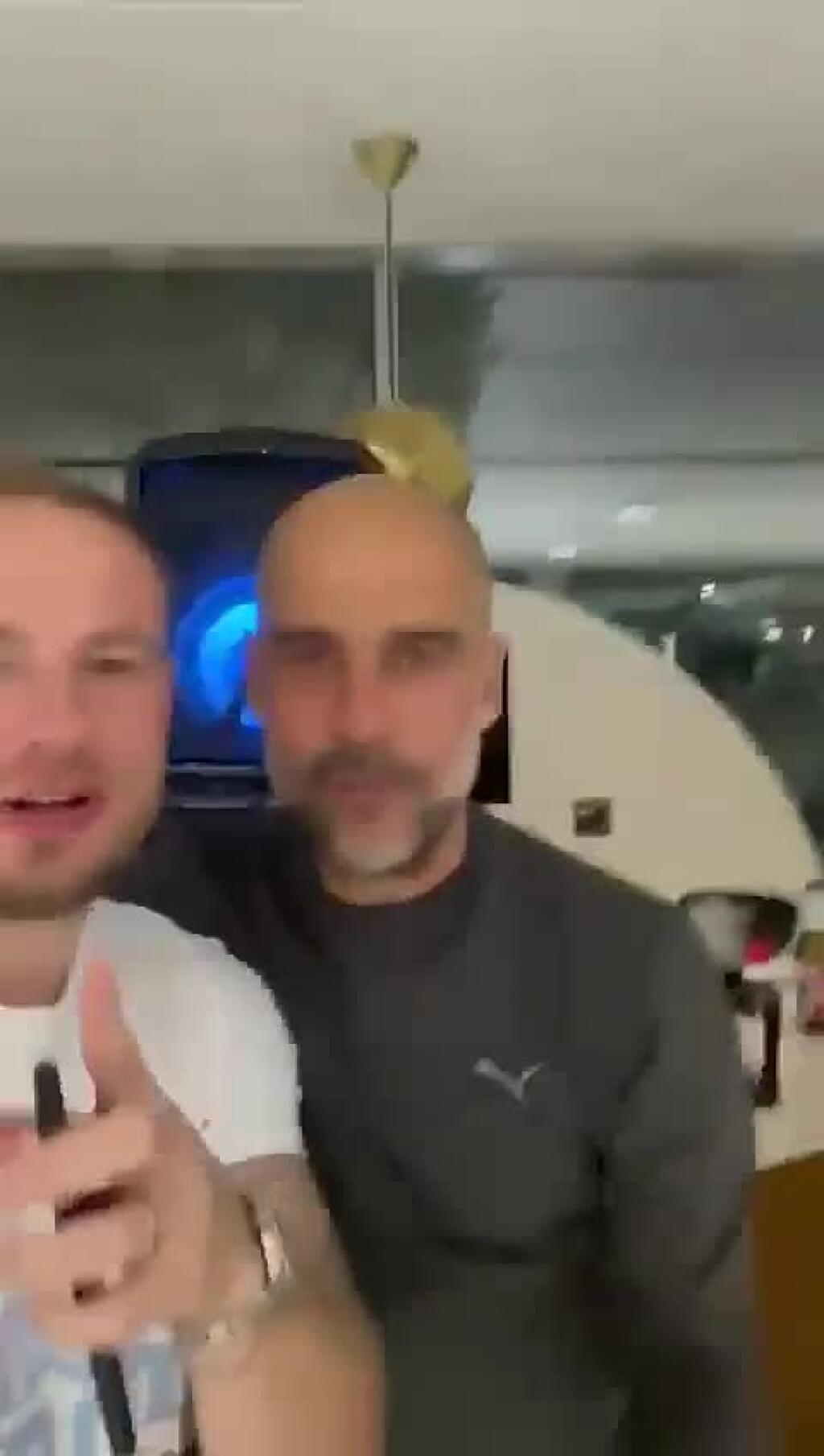 Guardiola opäť v ohrození! Drzí fanúšikovia ho ohadzovali mincami, hrozí im doživotný zákaz
