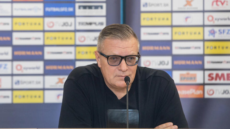 Tlačová beseda prezidenta SFZ Jána Kováčika o stave repre.