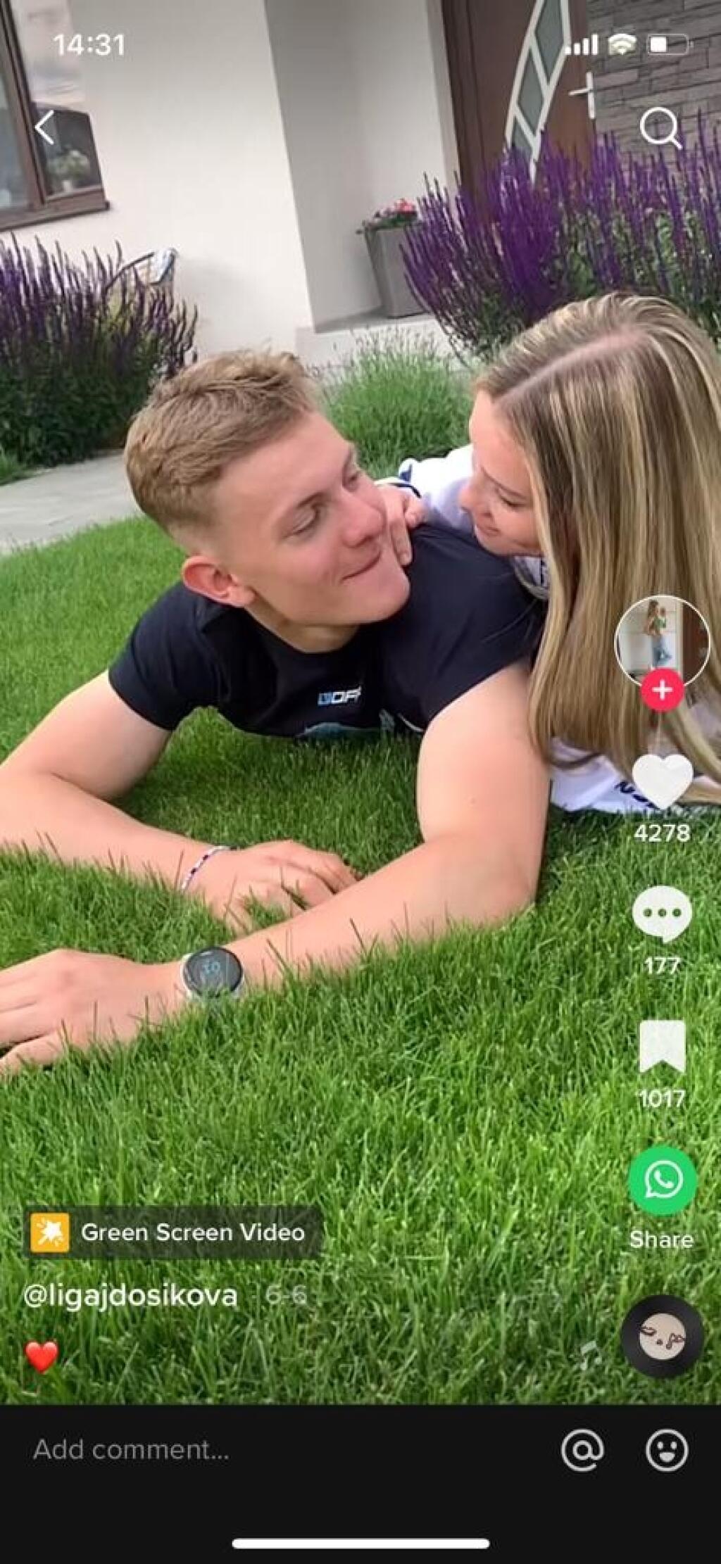 Náš hokejový supertalent a jeho priateľka sa k sebe náramne hodia.