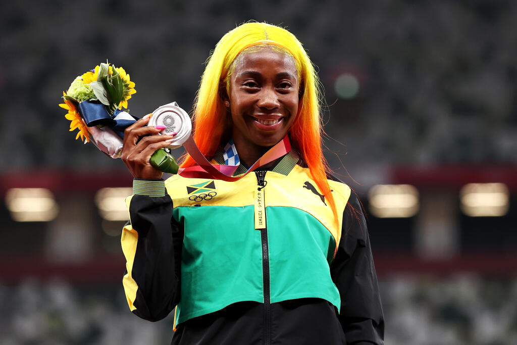 Jamajská šprintérka Shelly-Ann Fraser-Pryceová má pestrofarebný účes ako dúha.