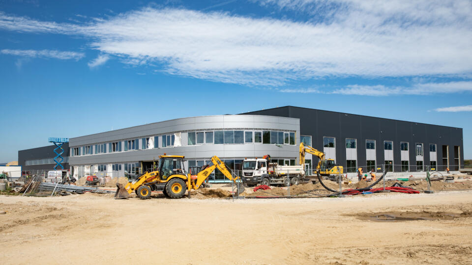 Výstavba technologického centra automobilky Porsche pri Hornej Strede.