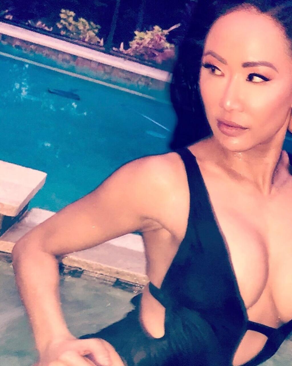 Wrestlerka Gail Kim rada ukazuje svoje vyšportované telo.