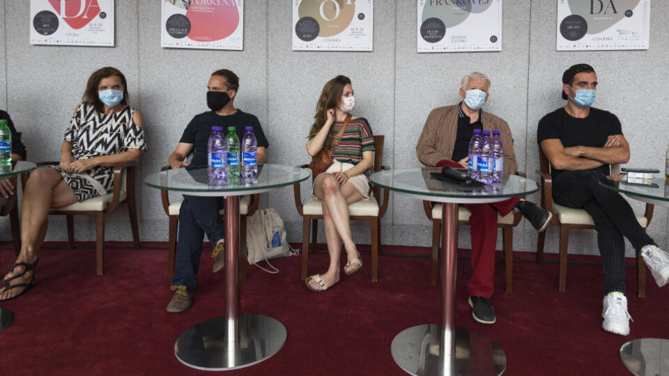 Na snímke zľava režisérherečka Jana Oľhová, dramaturg Miro Dacho, herci Jana Kovalčiková, Emil Horváth, Milan Ondrík.