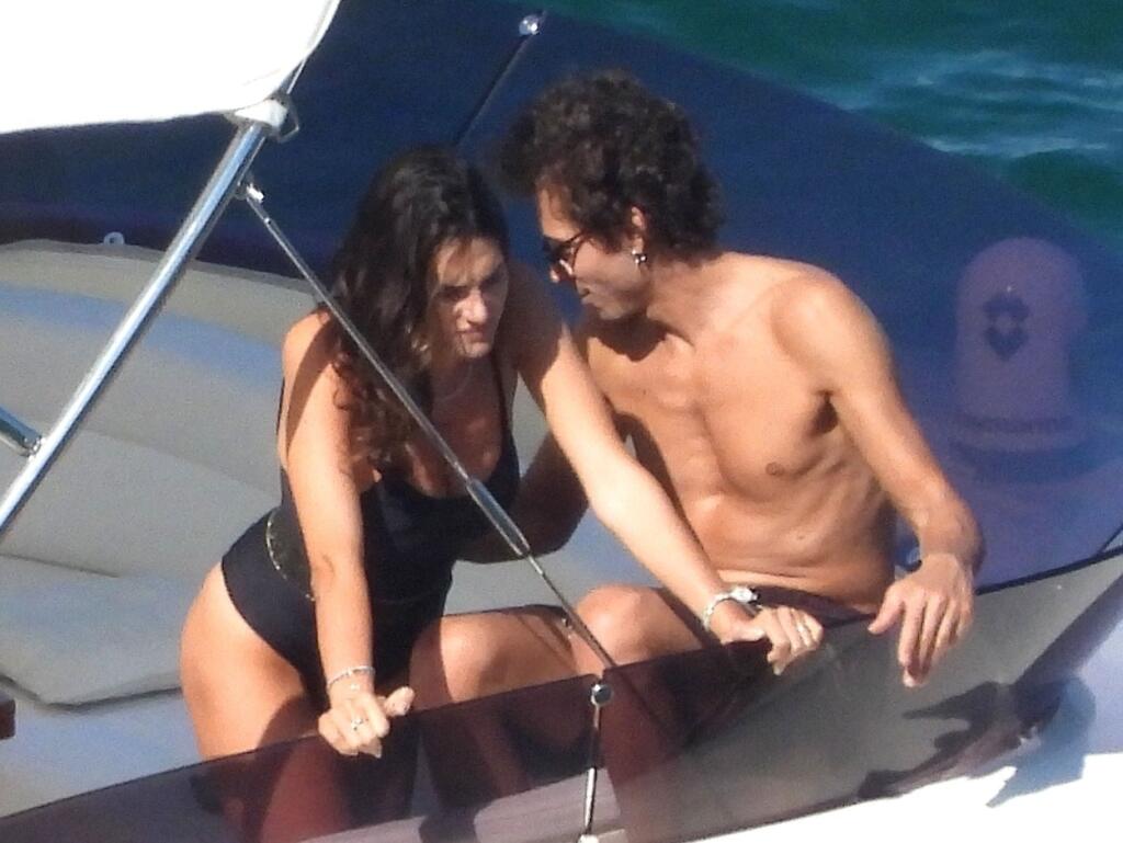 Rossi si pred pretekmi odskočil zrelaxovať sa na jachtu s priateľkou Francescou.